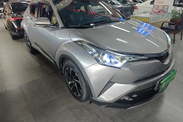 Used Toyota IZOA 2018 2.0L Yichi Edition China V Standard Front Right 45 Deg