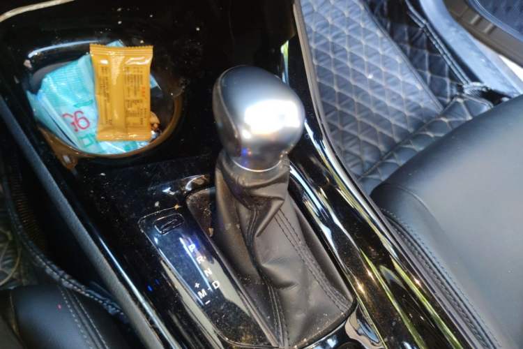 Used Toyota IZOA 2018 2.0L Yichi Version China VI Standard Gear Lever