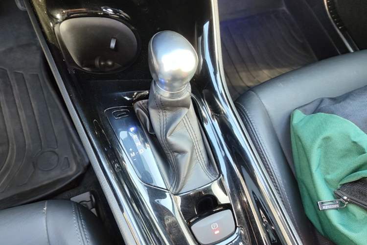 Used Toyota IZOA 2018 2.0L Yixuan Sunroof Version China V Standard Gear Lever