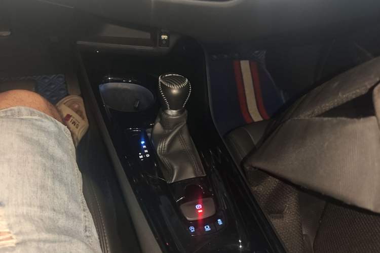 Used Toyota IZOA 2018 2.0L Yichi Edition China V Standard Gear Lever