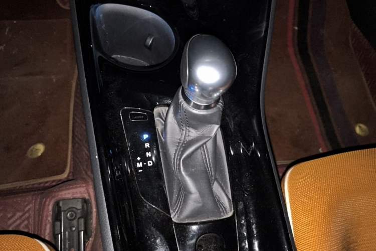 Used Toyota IZOA 2018 2.0L Yichi Version China VI Standard Gear Lever