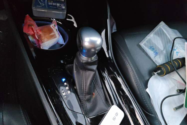 Used Toyota IZOA 2018 2.0L Yichi Version China VI Standard Gear Lever