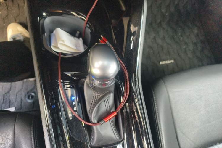 Used Toyota IZOA 2018 2.0L Yichi Version China VI Standard Gear Lever