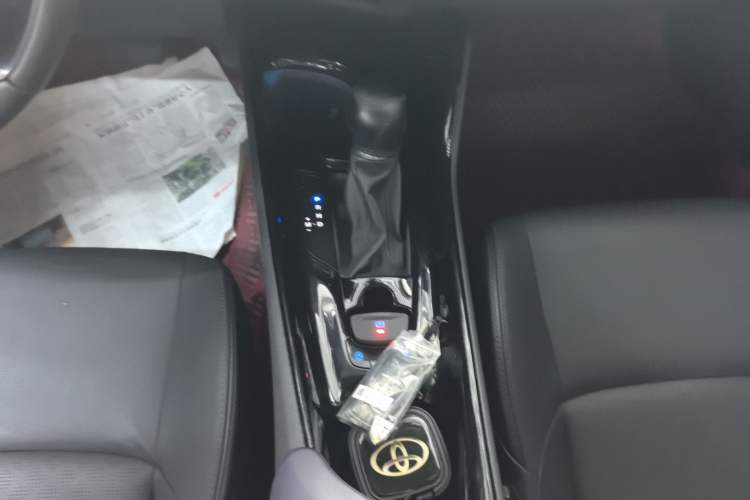 Used Toyota IZOA 2018 2.0L Yichi Version China VI Standard Gear Lever