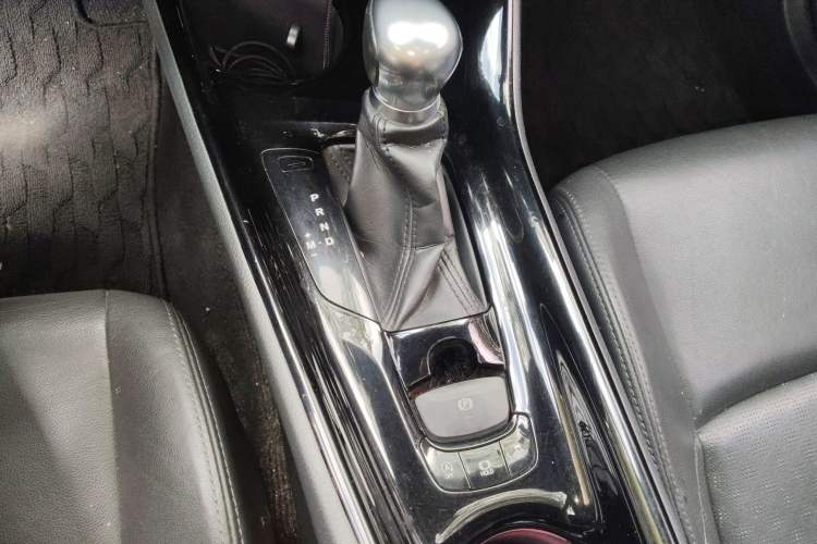 Used Toyota IZOA 2018 2.0L Yichi Edition China V Standard Gear Lever