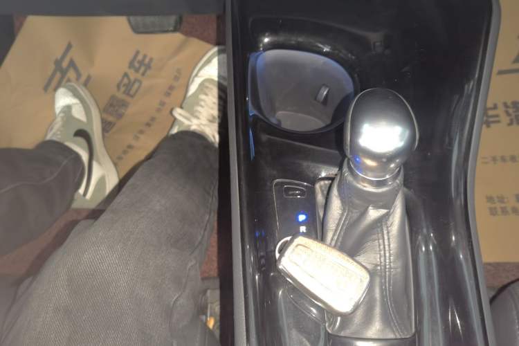 Used Toyota IZOA 2018 2.0L Yichi Edition China V Standard Gear Lever