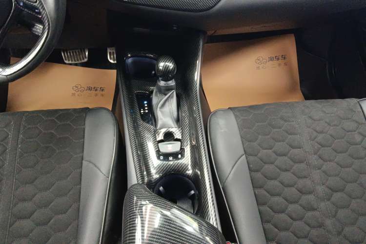 Used Toyota IZOA 2018 2.0L Yichi Version China VI Standard Gear Lever