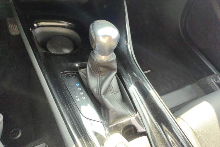 Used Toyota IZOA 2018 2.0L Yichi Version China VI Standard Gear Lever