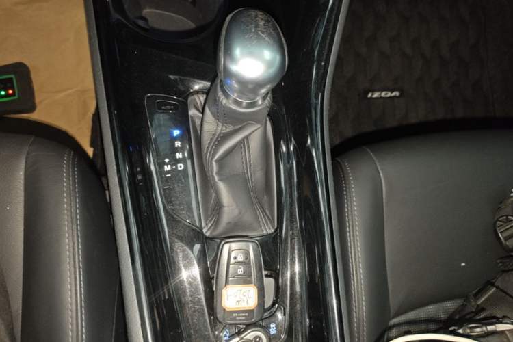 Used Toyota IZOA 2018 2.0L Yichi Version China VI Standard Gear Lever