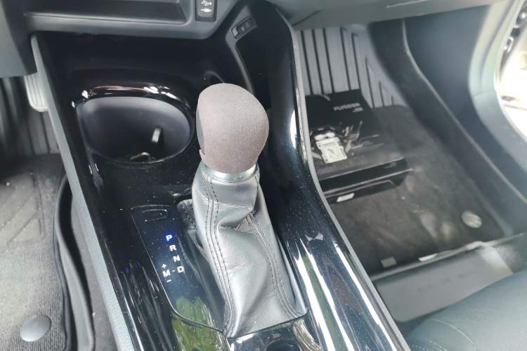 Used Toyota IZOA 2018 2.0L Yichi Edition China V Standard Gear Lever