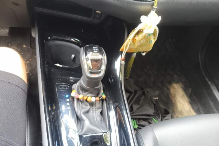 Used Toyota IZOA 2018 2.0L Yichi Version China VI Standard Gear Lever