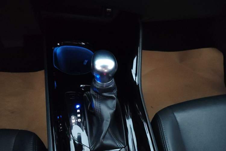 Used Toyota IZOA 2018 2.0L Yichi Edition China V Standard Gear Lever