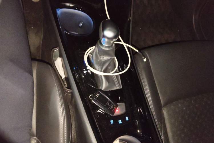 Used Toyota IZOA 2018 2.0L Yichi Edition China V Standard Gear Lever