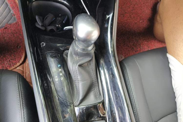 Used Toyota IZOA 2018 2.0L Yichi Edition China V Standard Gear Lever