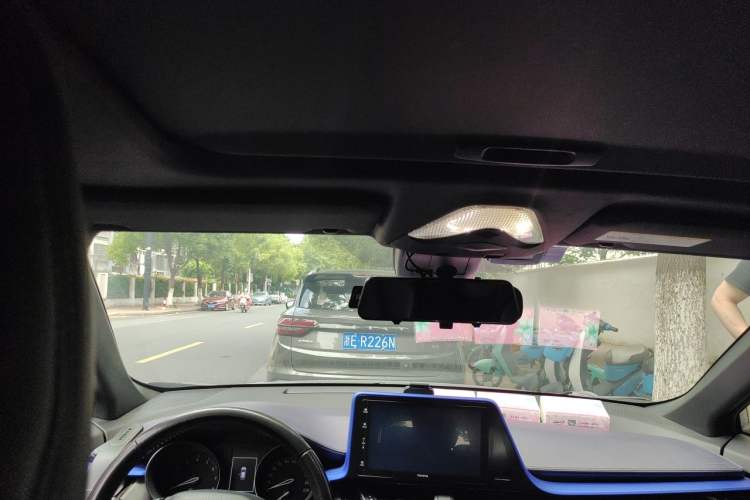 Used Toyota IZOA 2018 2.0L Yixuan Sunroof Version China VI Standard Headliner
