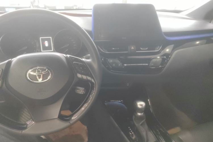 Used Toyota IZOA 2018 2.0L Yichi Version China VI Standard Interior 1