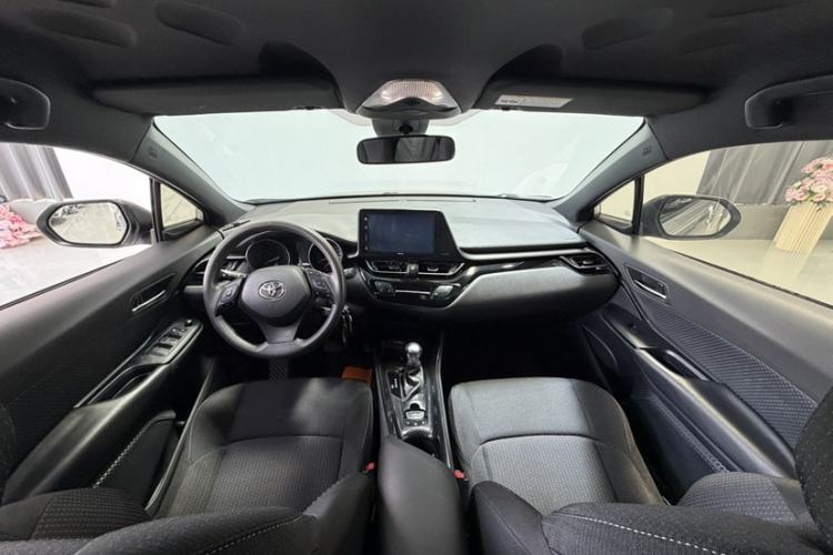 Used Toyota IZOA 2018 2.0L Yidong Version China V Standard Interior 2
