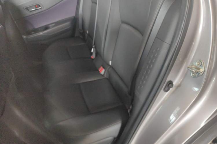 Used Toyota IZOA 2018 2.0L Yichi Version China VI Standard Interior 3