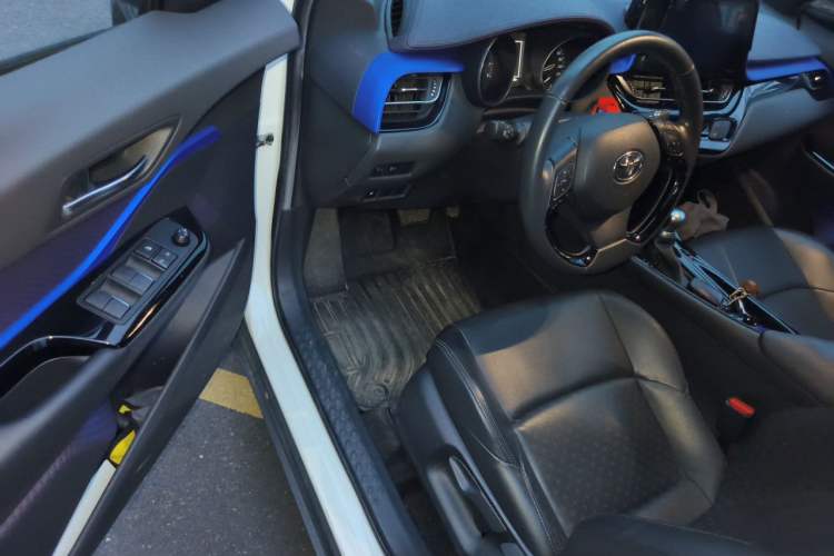 Used Toyota IZOA 2018 2.0L Yichi Edition China V Standard Interior 3