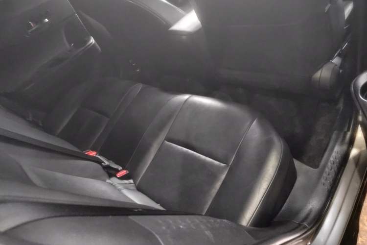 Used Toyota IZOA 2018 2.0L Yichi Version China VI Standard Interior 7