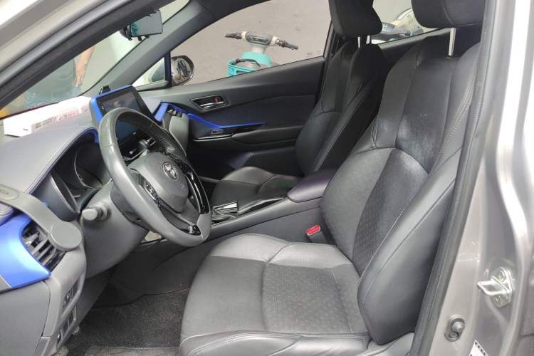 Used Toyota IZOA 2018 2.0L Yixuan Sunroof Version China VI Standard Left Front Seat