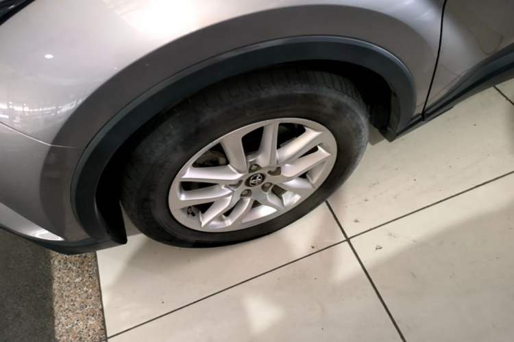 Used Toyota IZOA 2018 2.0L Yidong Version China V Standard Left Front Wheel Hub