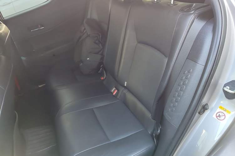 Used Toyota IZOA 2018 2.0L Yixuan Sunroof Version China V Standard Left Rear Seat