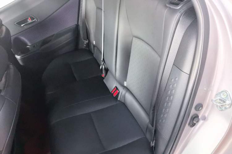 Used Toyota IZOA 2018 2.0L Yichi Version China VI Standard Left Rear Seat