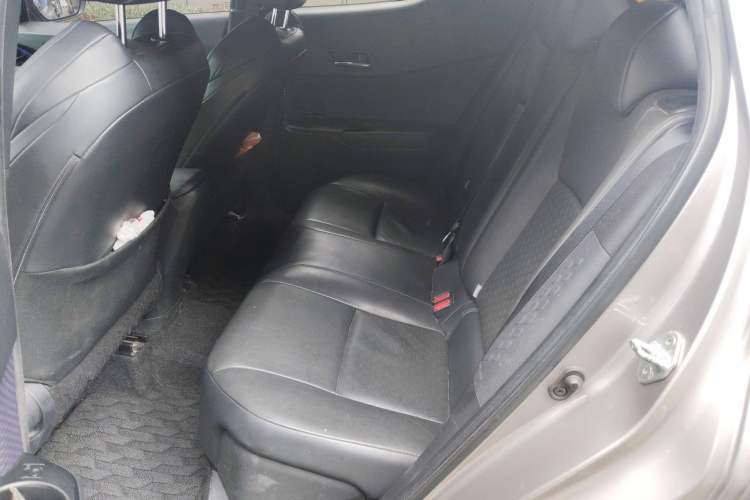 Used Toyota IZOA 2018 2.0L Yichi Edition China V Standard Left Rear Seat