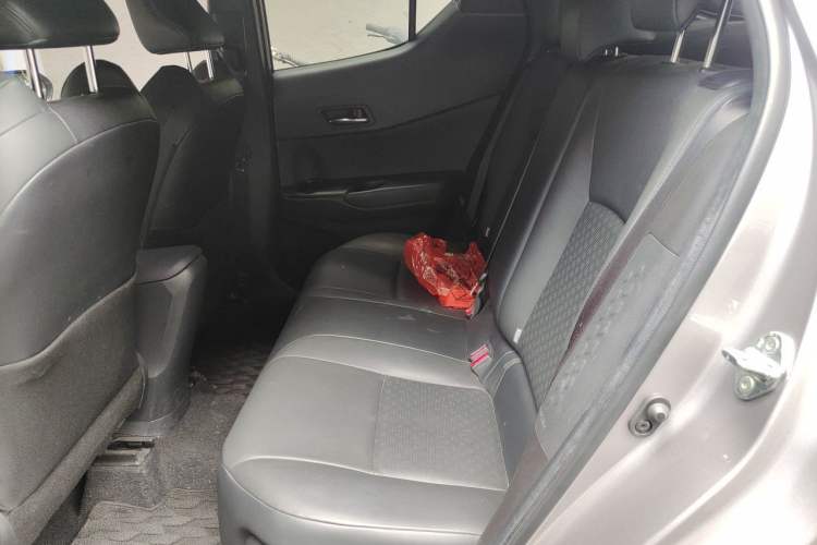 Used Toyota IZOA 2018 2.0L Yixuan Sunroof Version China VI Standard Left Rear Seat
