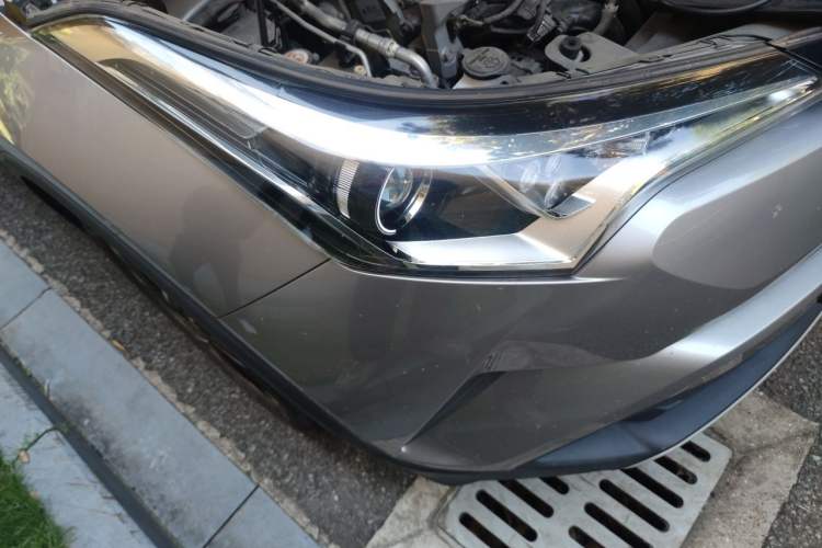 Used Toyota IZOA 2018 2.0L Yichi Version China VI Standard Right Front Headlight