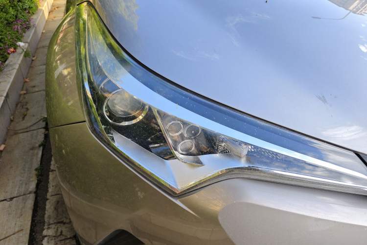 Used Toyota IZOA 2018 2.0L Yidong Version China V Standard Right Front Headlight