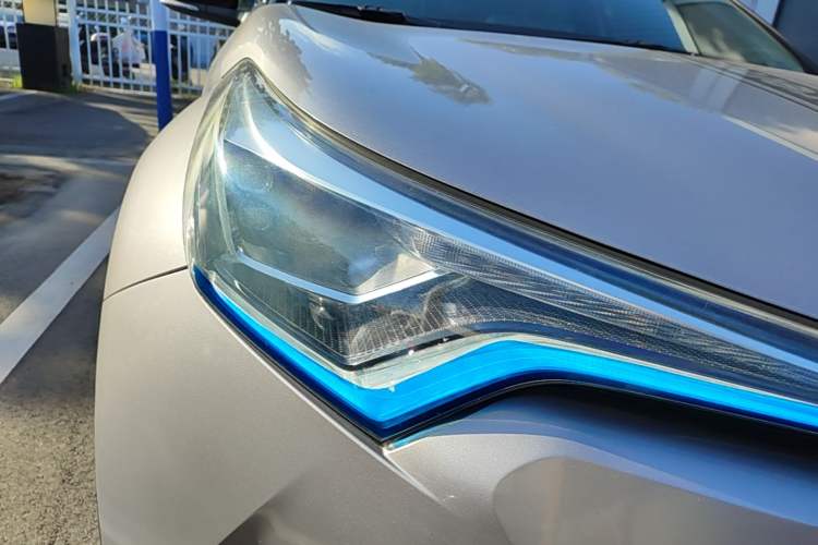 Used Toyota IZOA 2018 2.0L Yixuan Sunroof Version China V Standard Right Front Headlight
