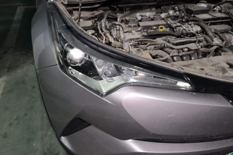Used Toyota IZOA 2018 2.0L Yichi Version China VI Standard Right Front Headlight