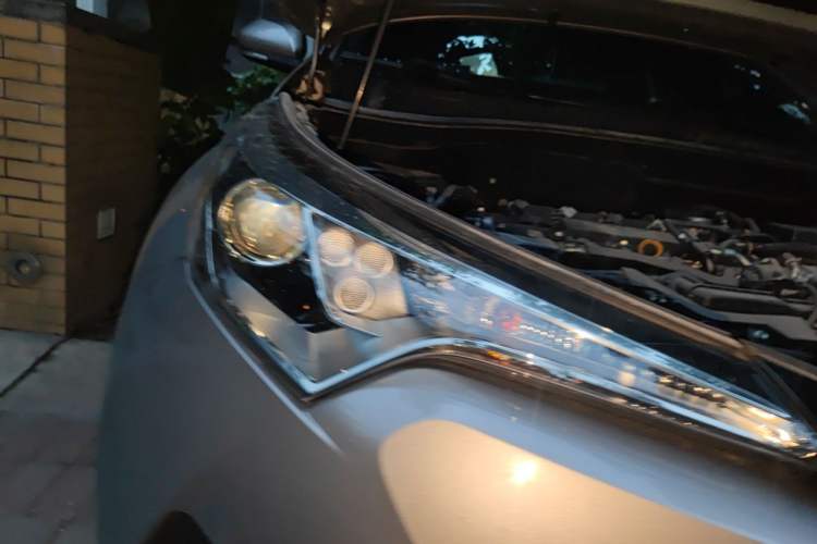 Used Toyota IZOA 2018 2.0L Yichi Version China VI Standard Right Front Headlight
