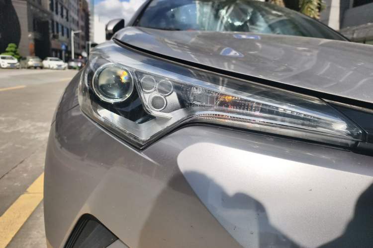 Used Toyota IZOA 2018 2.0L Yichi Version China VI Standard Right Front Headlight