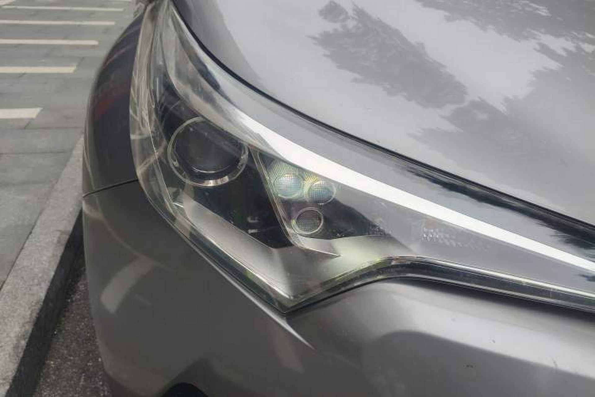 Used Toyota IZOA 2018 2.0L Yichi Version China VI Standard Right Front Headlight