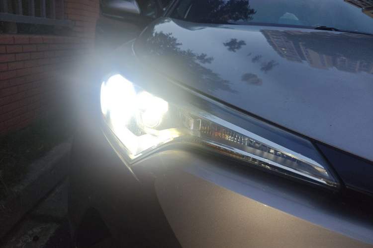 Used Toyota IZOA 2018 2.0L Yichi Edition China V Standard Right Front Headlight