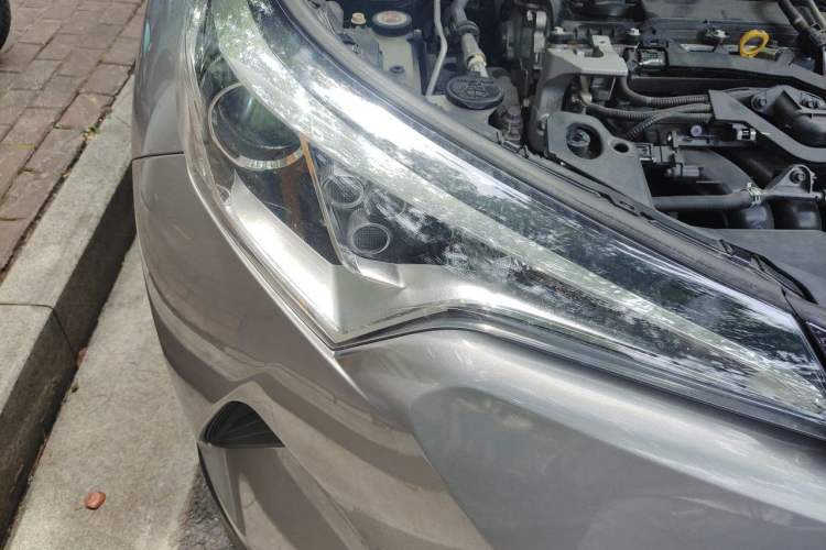 Used Toyota IZOA 2018 2.0L Yixuan Sunroof Version China VI Standard Right Front Headlight