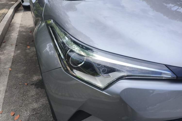 Used Toyota IZOA 2018 2.0L Yichi Version China VI Standard Right Front Headlight