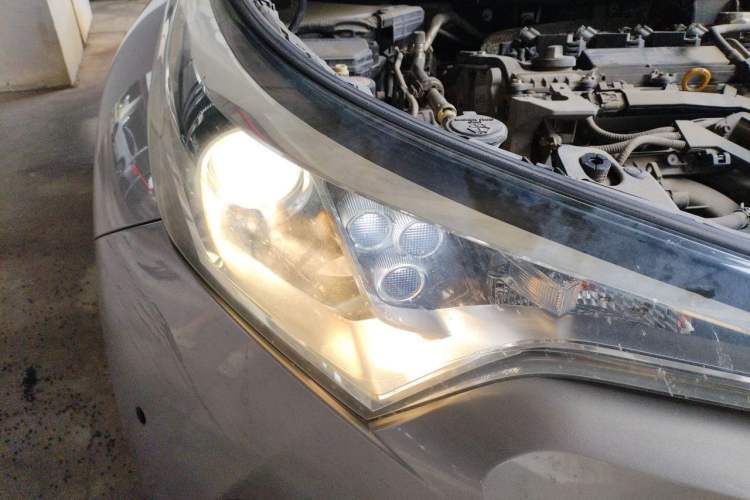 Used Toyota IZOA 2018 2.0L Yichi Edition China V Standard Right Front Headlight