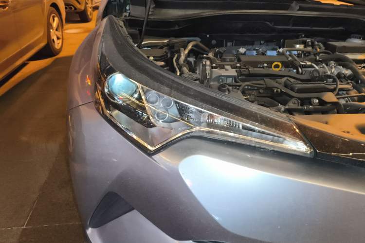 Used Toyota IZOA 2018 2.0L Yichi Version China VI Standard Right Front Headlight