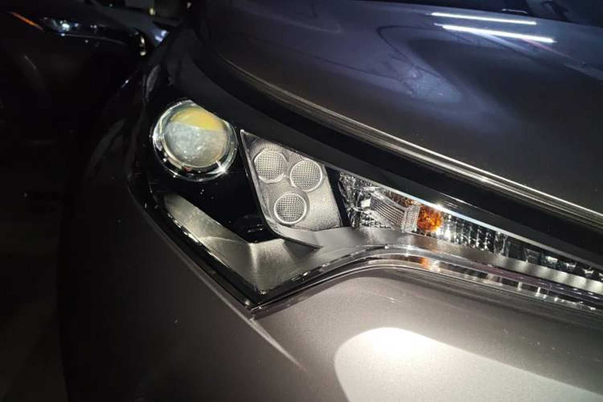 Used Toyota IZOA 2018 2.0L Yichi Version China VI Standard Right Front Headlight