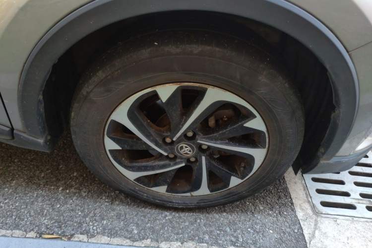 Used Toyota IZOA 2018 2.0L Yichi Version China VI Standard Right Front Wheel Hub