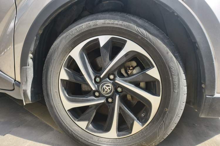 Used Toyota IZOA 2018 2.0L Yichi Version China VI Standard Right Front Wheel Hub