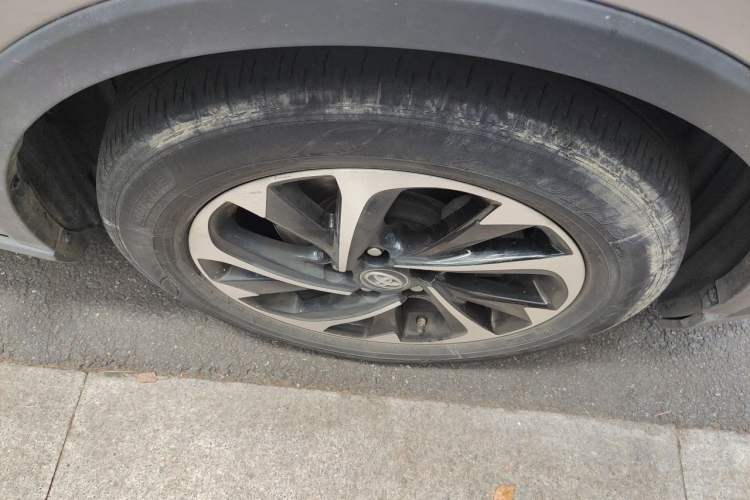 Used Toyota IZOA 2018 2.0L Yixuan Sunroof Version China VI Standard Right Front Wheel Hub