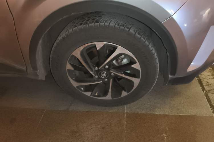 Used Toyota IZOA 2018 2.0L Yichi Version China VI Standard Right Front Wheel Hub