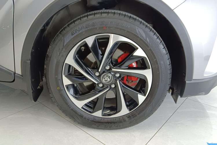 Used Toyota IZOA 2018 2.0L Yichi Version China VI Standard Right Rear Wheel Hub