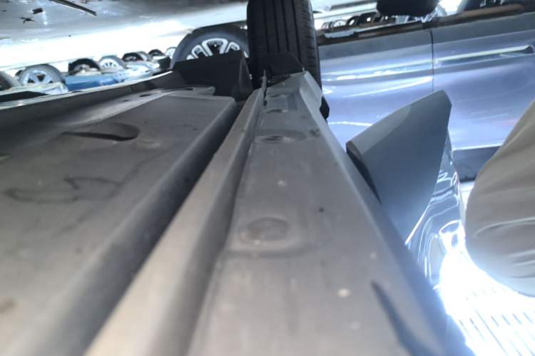 Used Toyota IZOA 2018 2.0L Yichi Version China VI Standard Right Side Sill