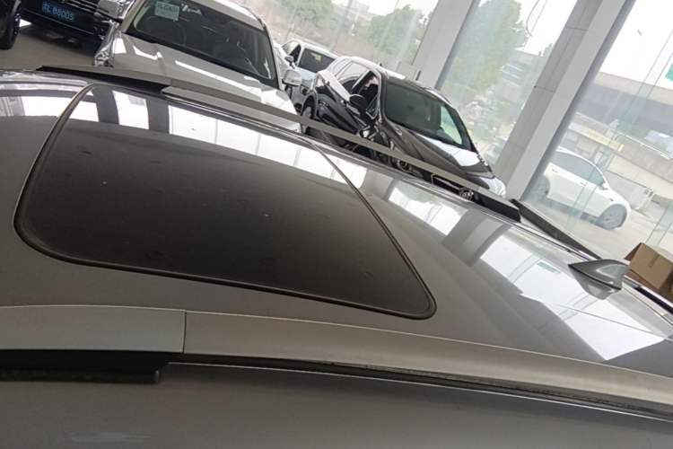Used Toyota IZOA 2018 2.0L Yichi Version China VI Standard Roof